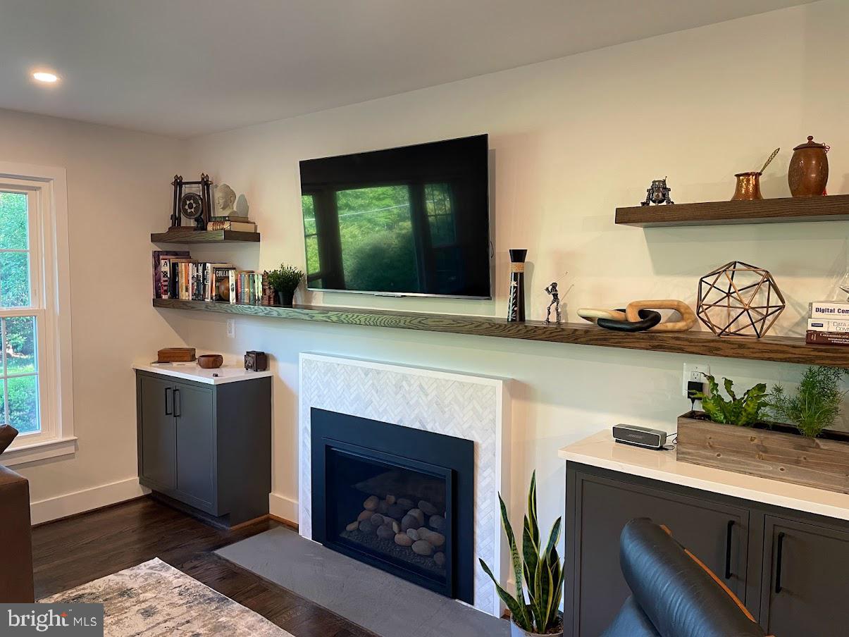7308 Idylwood Road Falls Church, VA 22043 - Photo 6 of 23 Living Room