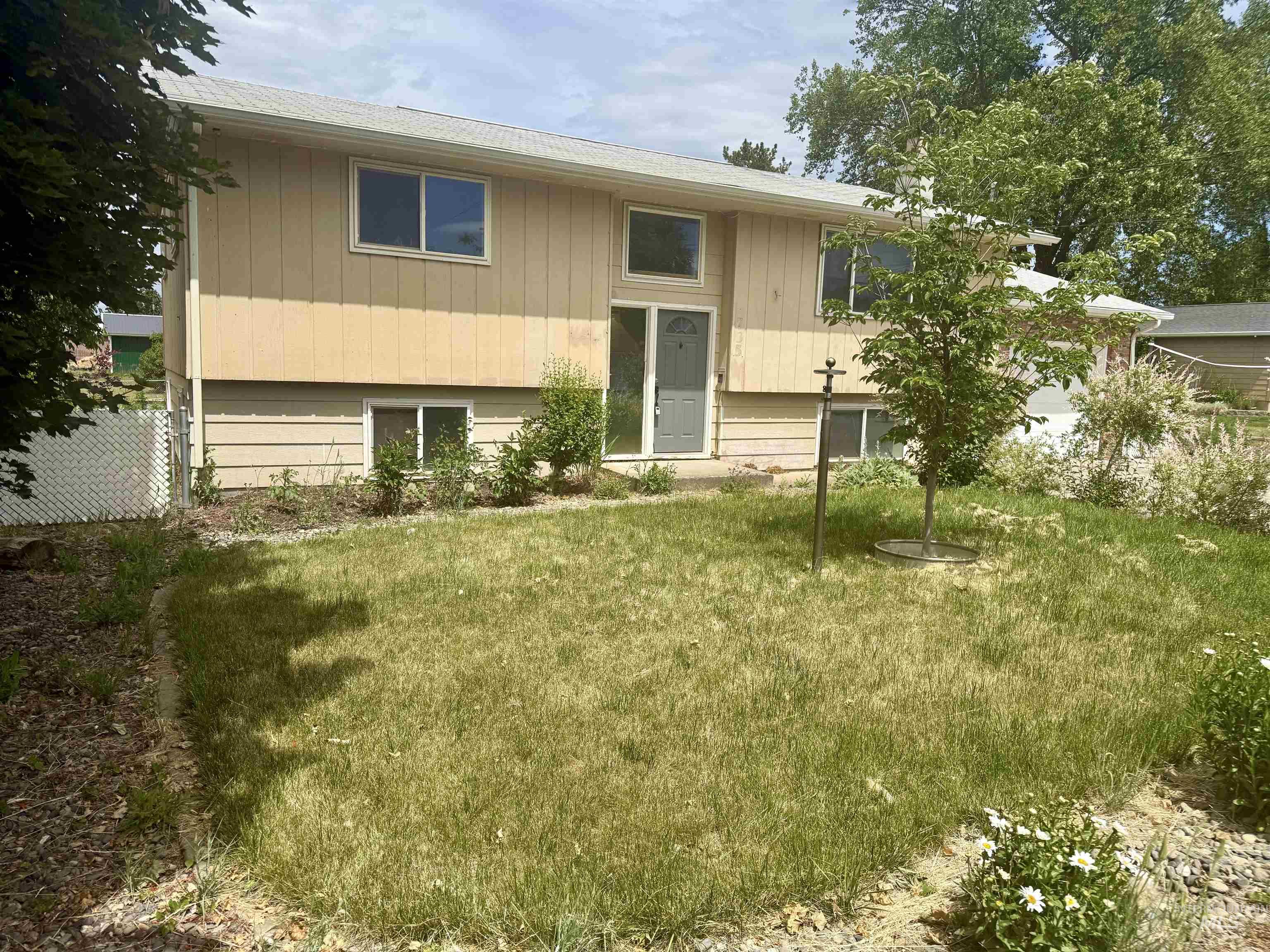735 Burrell Avenue Lewiston, ID 83501 - Photo 2 of 28