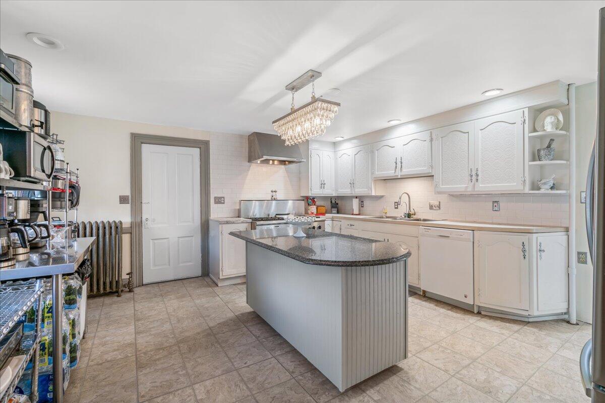 461 5th Street Manistee, MI 49660 - Photo 36 of 89 Island with quartz countertop