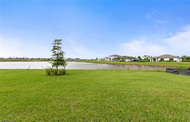$319,990 | 630 Lakeside Oasis Avenue, Lehigh Acres, FL 33974