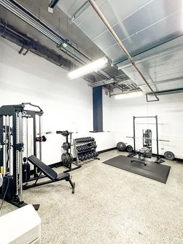 $305,000 | 770 West Gladys Avenue, Unit 305, Chicago, IL 60661