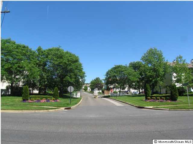 387 Middlewood Road Middletown, NJ 07748 - Photo 1 of 15 Primary Photo