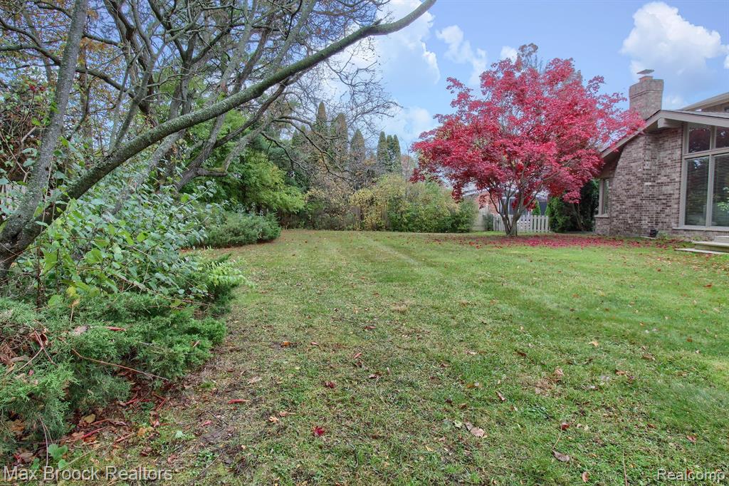 4817 South Valleyview Road West Bloomfield, MI 48323 - Photo 37 of 38 Gallery Image 37