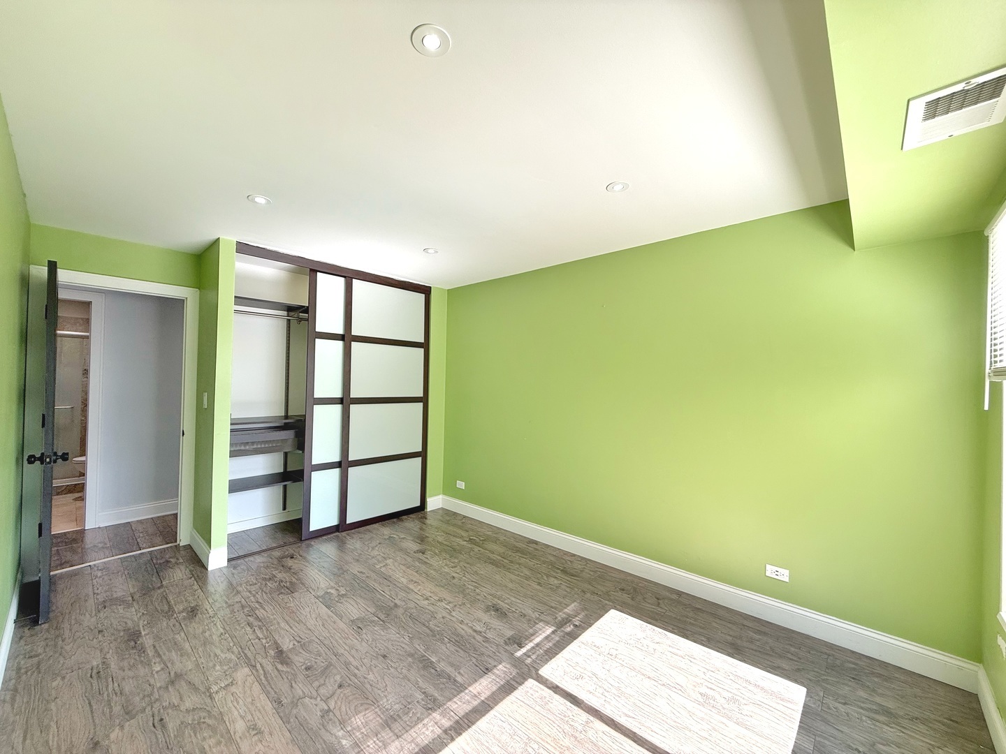 502 West Huntington Commons Road, Unit 438 Mount Prospect, IL 60056 - Photo 9 of 33 Gallery Image 9
