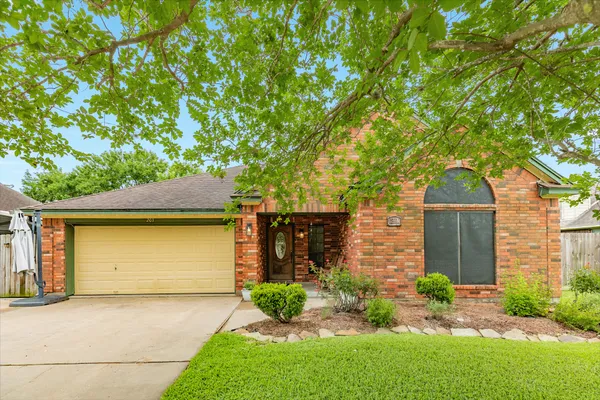 $279,900 | 203 Washington Avenue, Clute, TX 77531