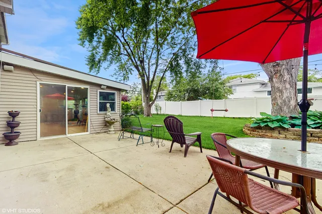 a picture of a bench