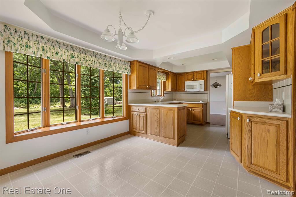 53431 Shelby Road Shelby, MI 48316 - Photo 7 of 26