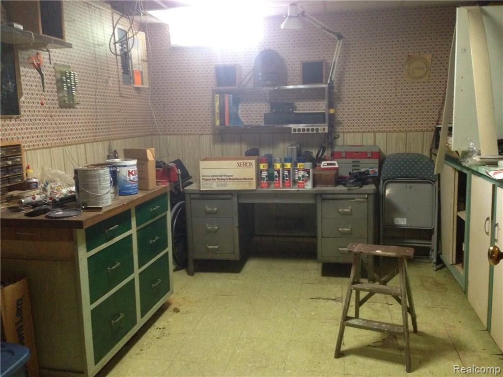 23800 Inkster Road New Boston, MI 48164 - Photo 17 of 28 image.jpg