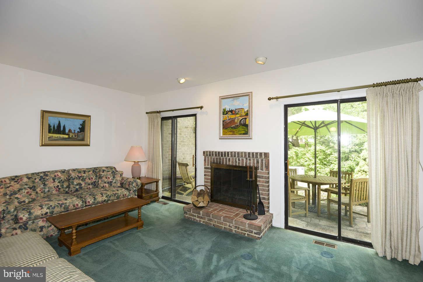 5360 Eliots Oak Road Columbia, MD 21044 - Photo 6 of 22 Living Room