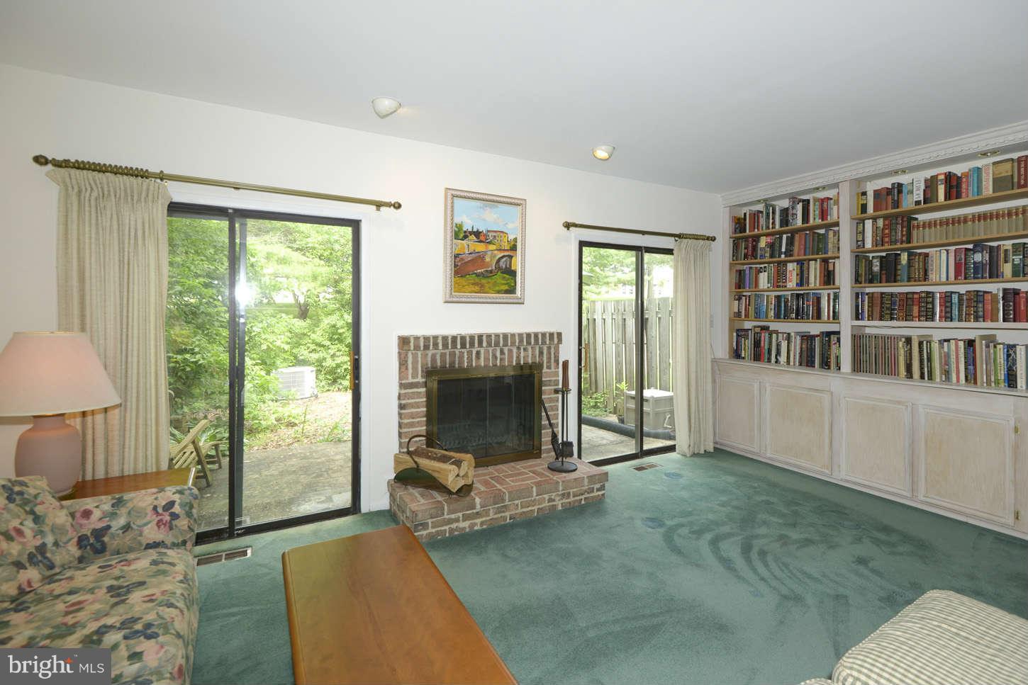5360 Eliots Oak Road Columbia, MD 21044 - Photo 7 of 22 Living Room