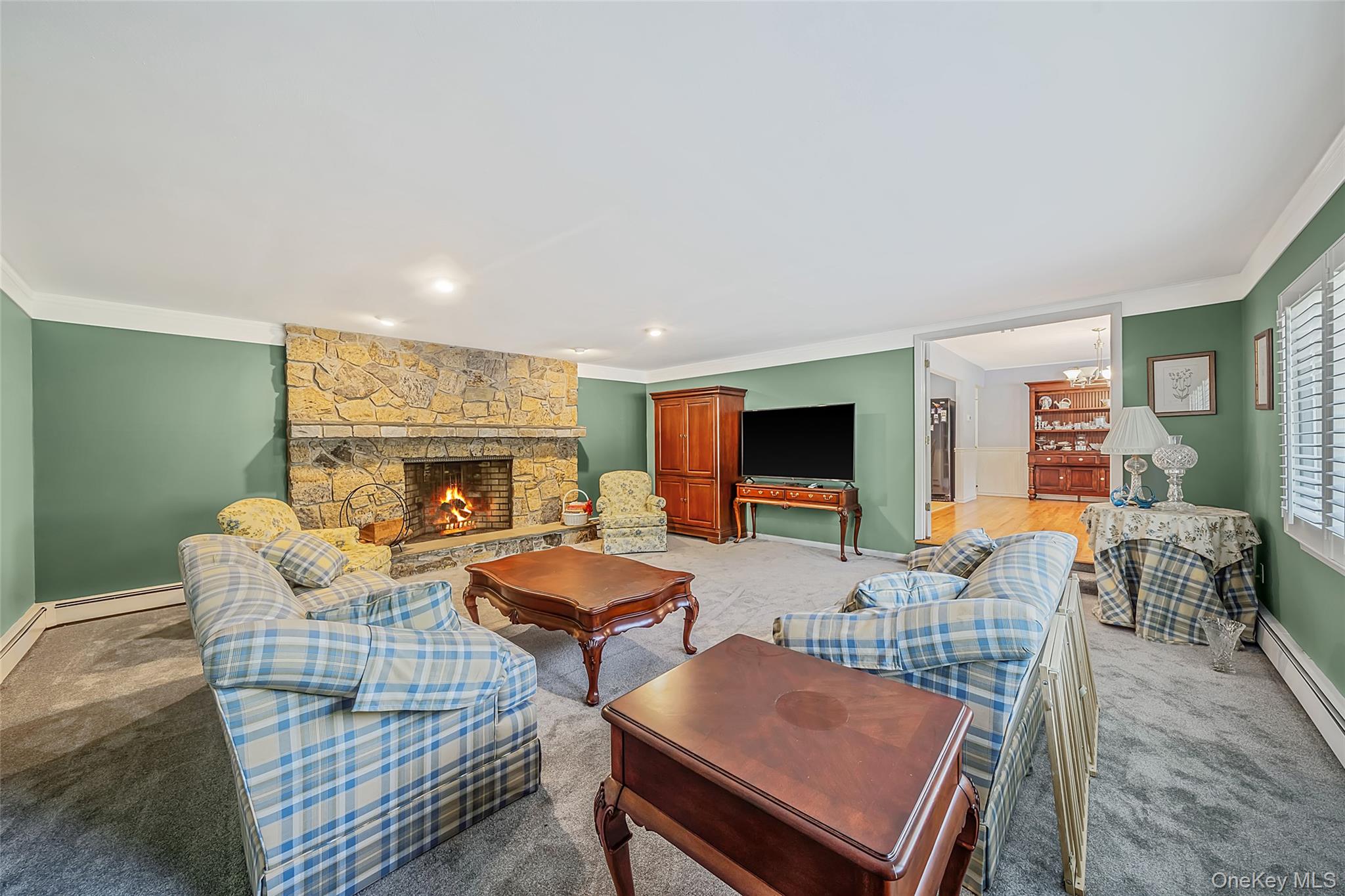 376 South Country Road East Patchogue, NY 11772 - Photo 16 of 36