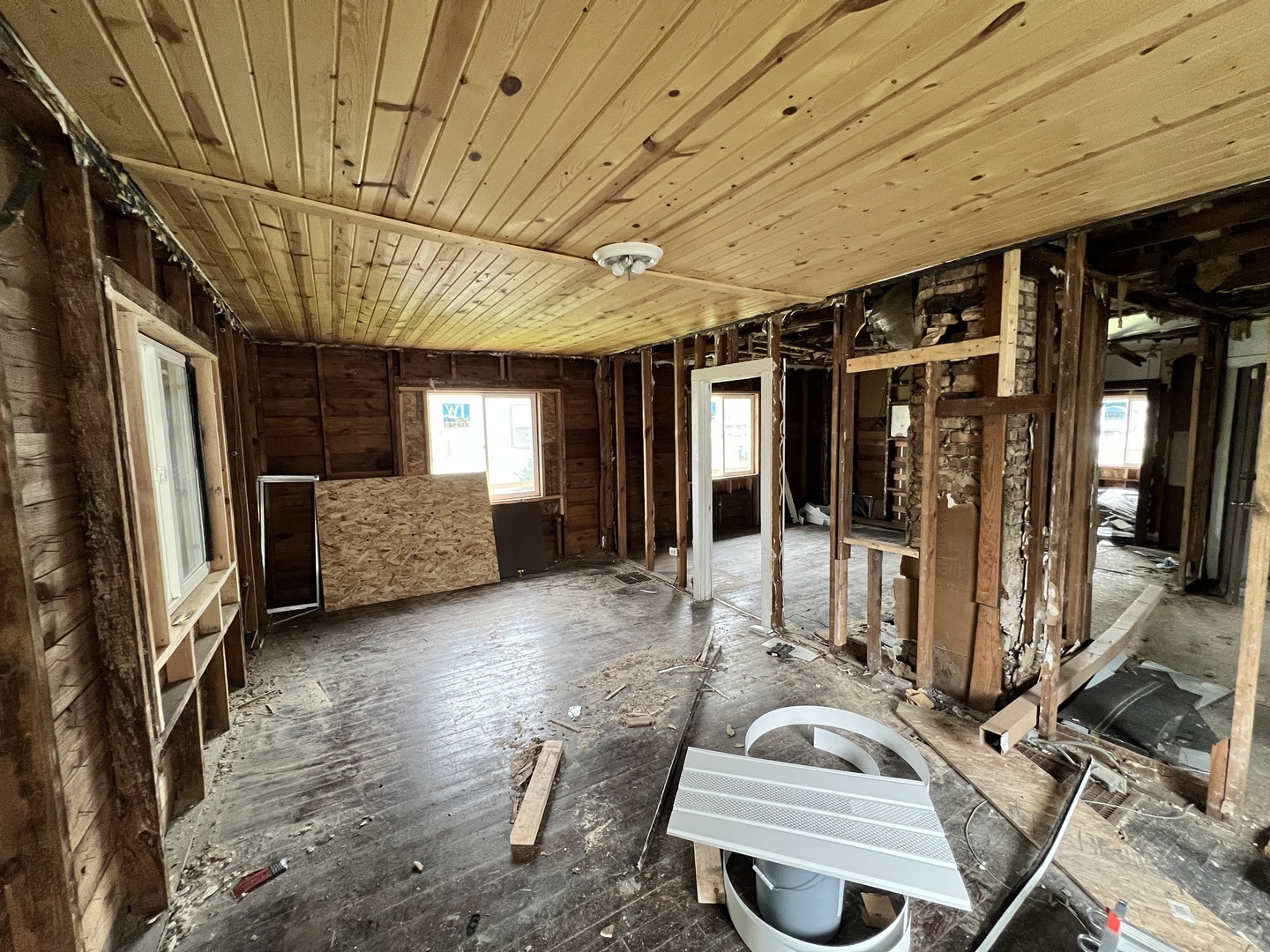 329 Albert Boulevard Kankakee, IL 60901 - Photo 4 of 15 a living room with furniture