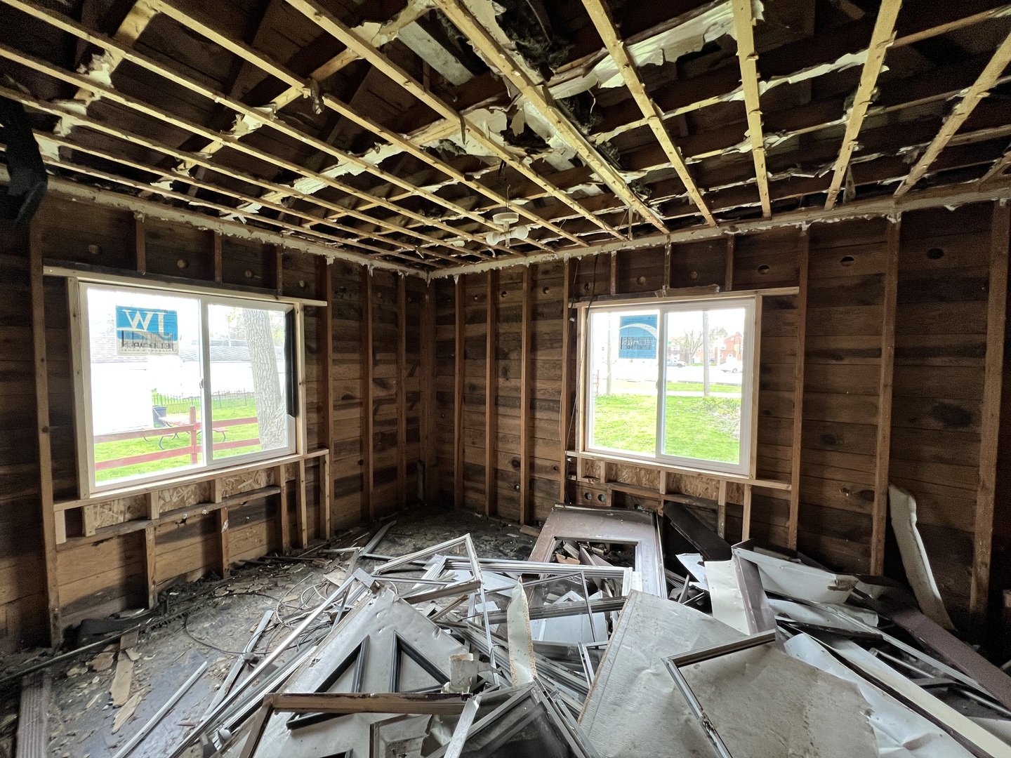 329 Albert Boulevard Kankakee, IL 60901 - Photo 5 of 15 a view of a porch with furniture and a yard