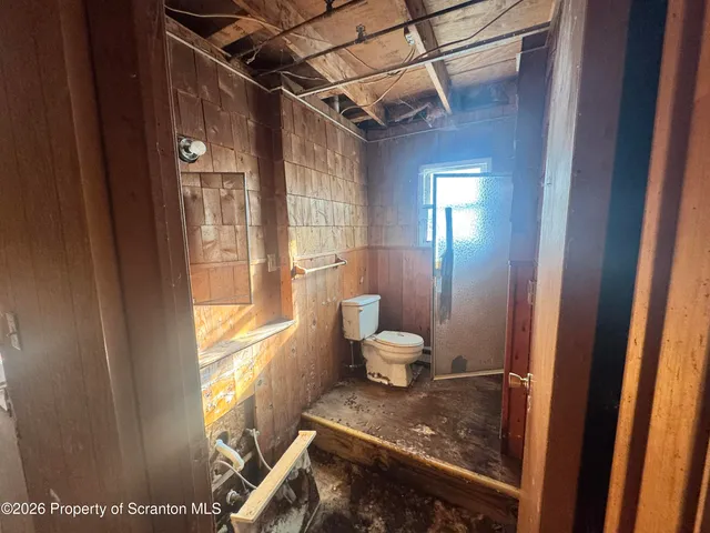 a bathroom with a toilet and a shower