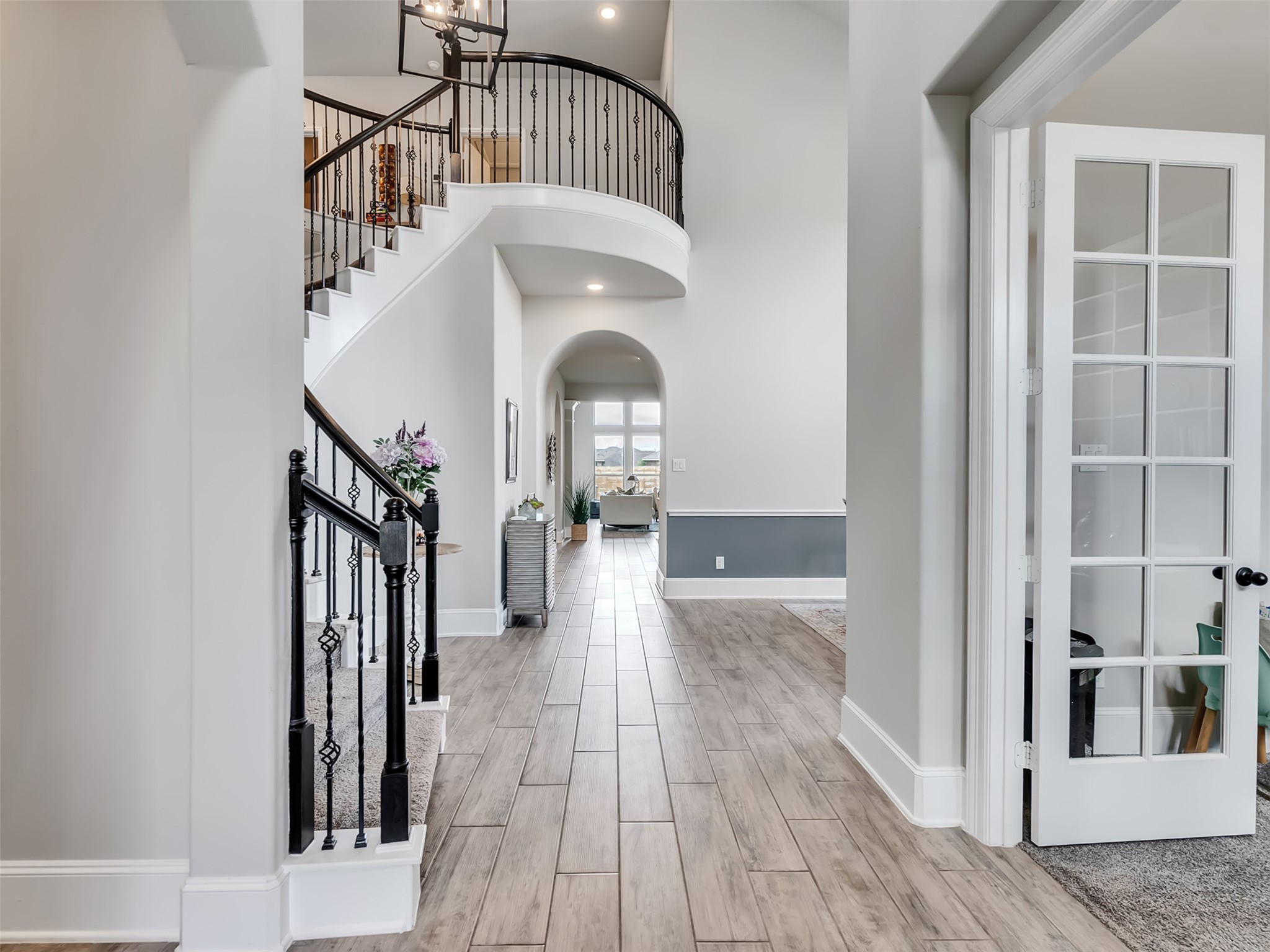 10302 Muir Peak Drive Rosharon, TX 77583 - Photo 3 of 40 Elegant entryway