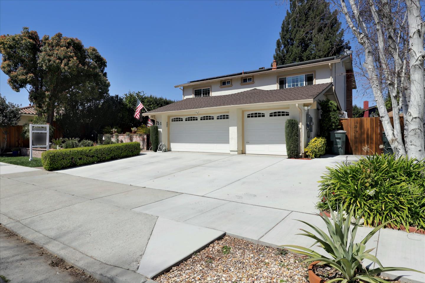 731 West 9th Street Gilroy, CA 95020 - Photo 3 of 37 a front view of a house with a garden