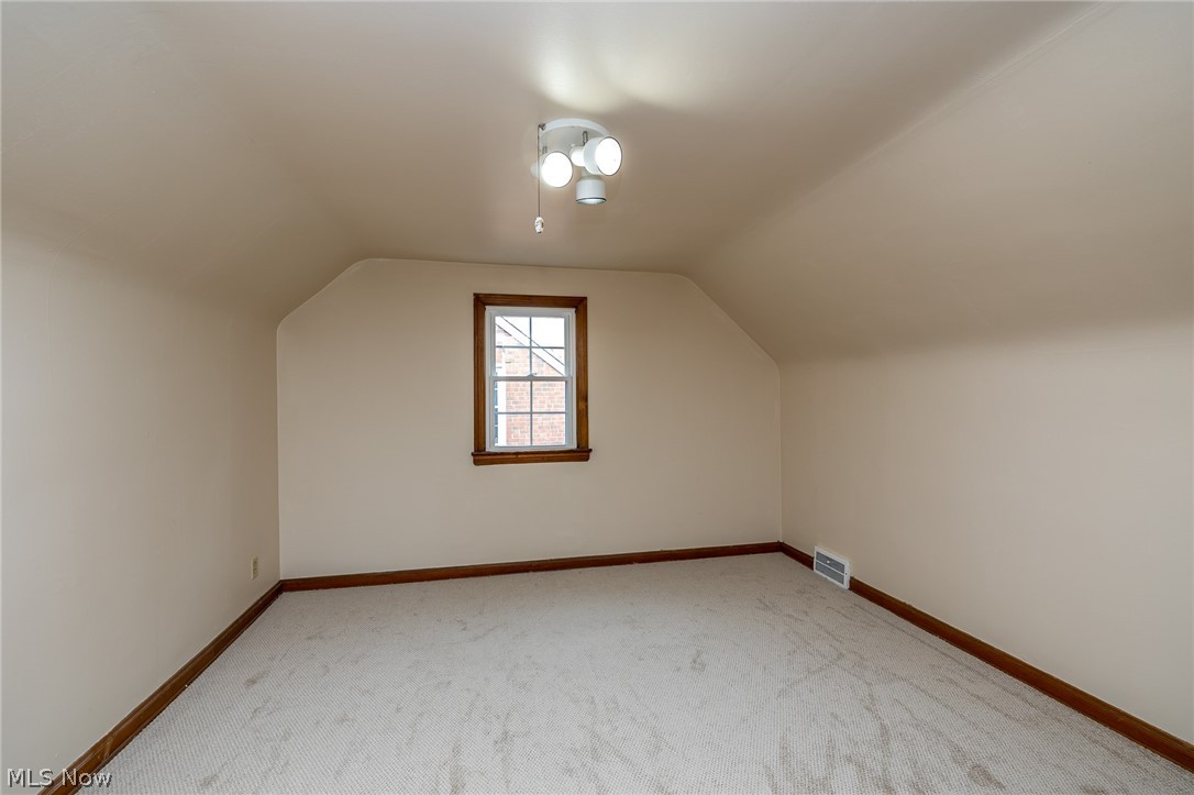 3919 Faversham Road Cleveland, OH 44118 - Photo 27 of 32