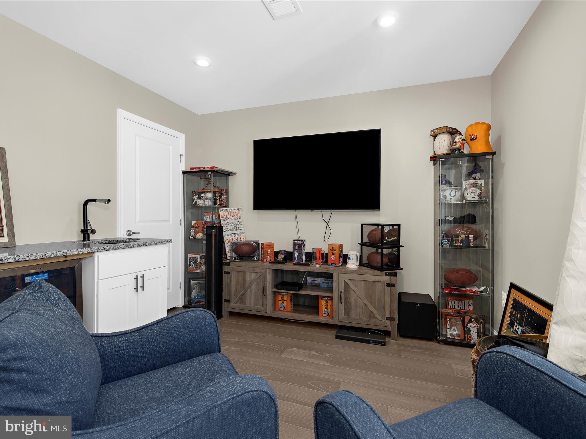 3100 Shaws Road Edgemere, MD 21219 - Photo 44 of 88 a living room with furniture and a flat screen tv
