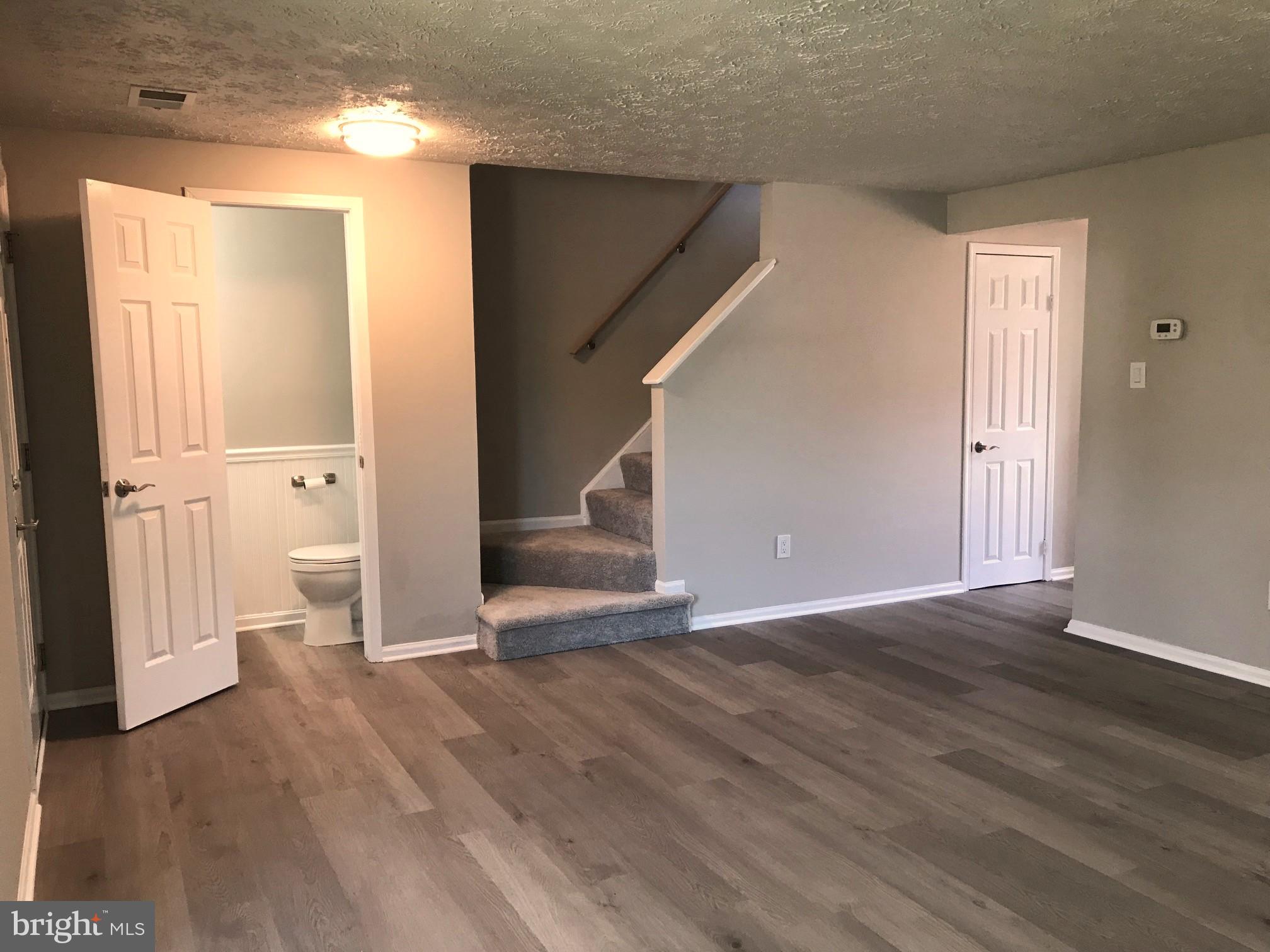 6937 Villa-Del-Rey Court Springfield, VA 22150 - Photo 10 of 23 LIVING ROOM