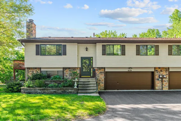 $290,000 | 850 Martha Lake Court, Shoreview, MN 55126