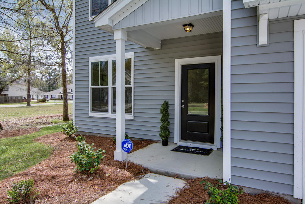 107 Cypress Plantation Road Moncks Corner, SC 29461 - Photo 4 of 39 cs1503262-104