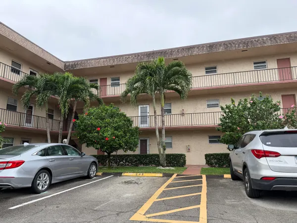 $1,700 | 701 Lori Drive, Unit 204, Palm Springs, FL 33461