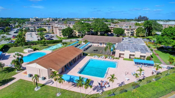 $1,700 | 701 Lori Drive, Unit 204, Palm Springs, FL 33461