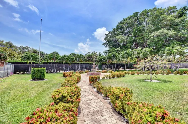 $1,700 | 701 Lori Drive, Unit 204, Palm Springs, FL 33461