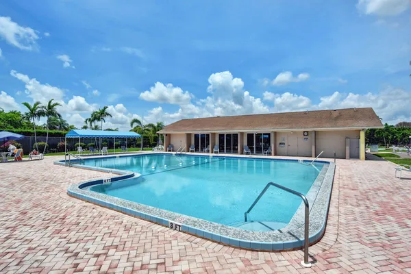 $1,700 | 701 Lori Drive, Unit 204, Palm Springs, FL 33461
