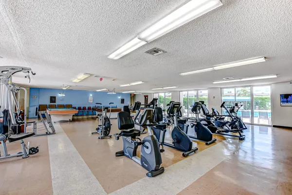$1,700 | 701 Lori Drive, Unit 204, Palm Springs, FL 33461