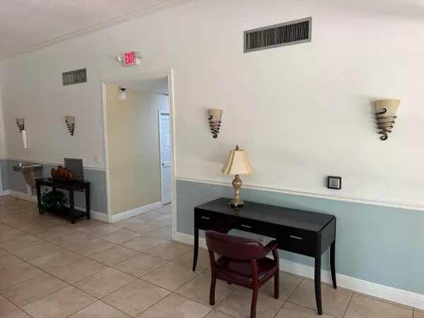 $1,700 | 701 Lori Drive, Unit 204, Palm Springs, FL 33461