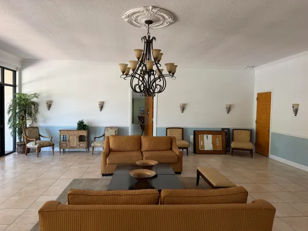 $1,700 | 701 Lori Drive, Unit 204, Palm Springs, FL 33461