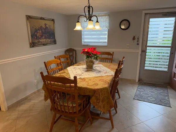 $1,700 | 701 Lori Drive, Unit 204, Palm Springs, FL 33461