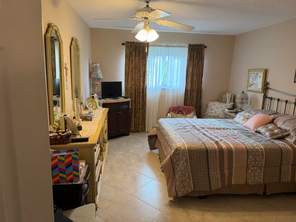 $1,700 | 701 Lori Drive, Unit 204, Palm Springs, FL 33461