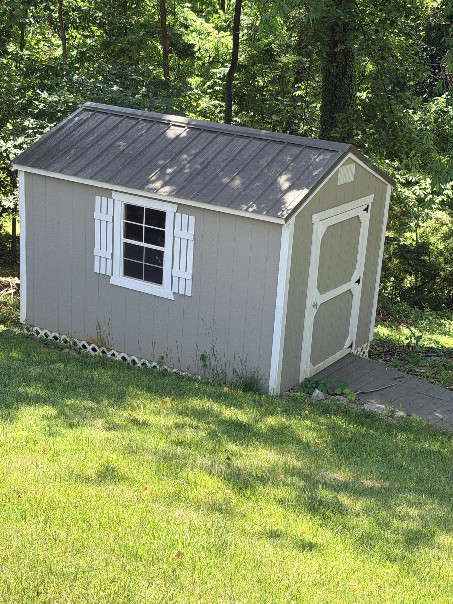 116 Old Brook Road Vinton, VA 24179 - Photo 5 of 21 20260517_182828304_iOS