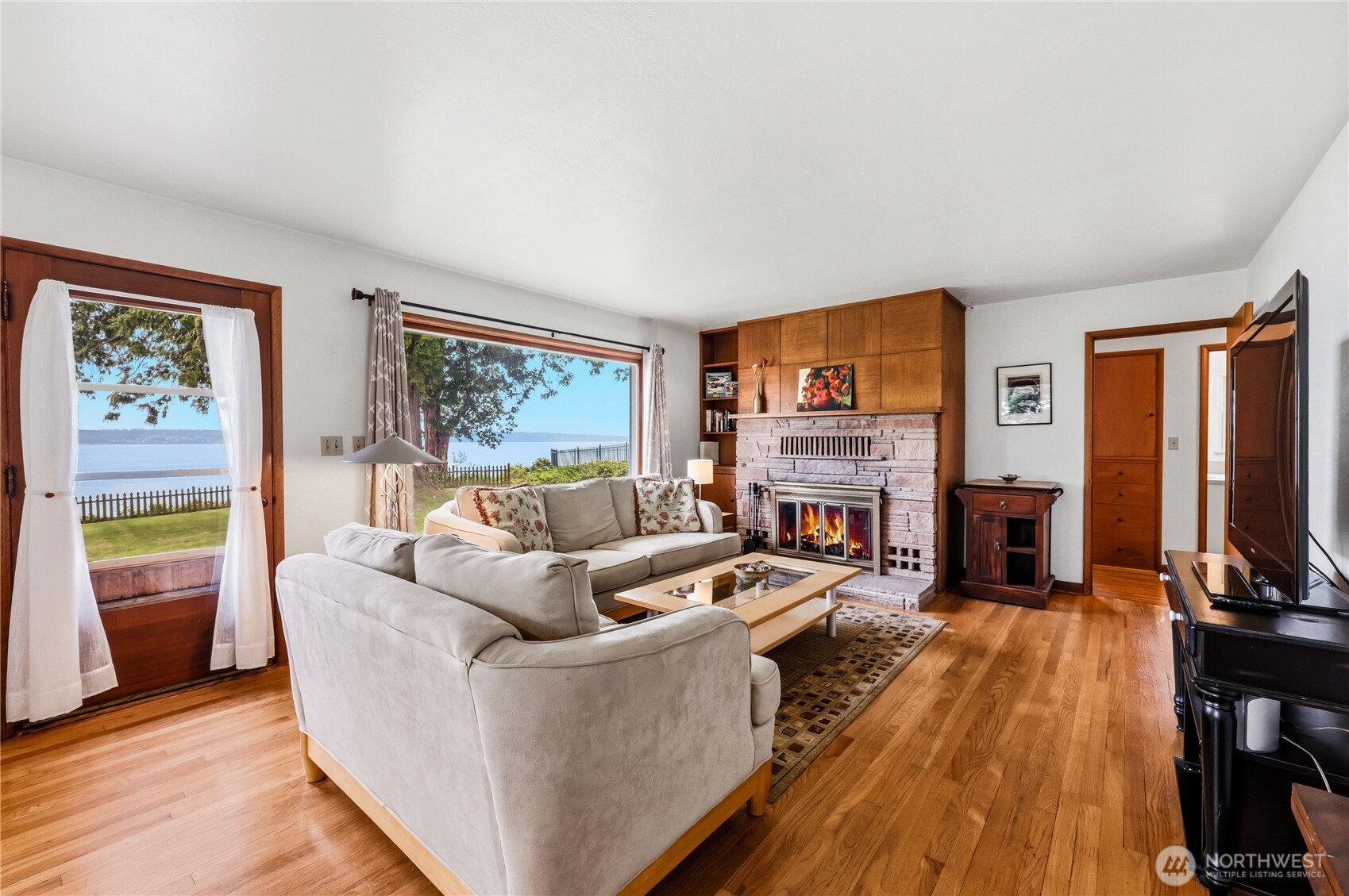23932 Jefferson Point Road Northeast Kingston, WA 98346 - Photo 11 of 40 Gallery Image 11