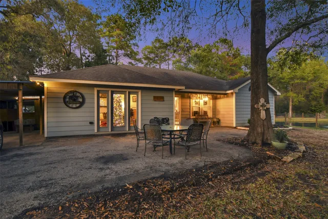 a view of a basket ball court