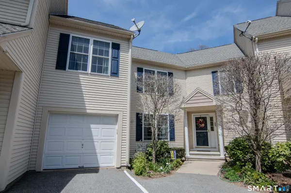 $395,000 | 80 Perry Street, Unit 205, Putnam, CT 06260