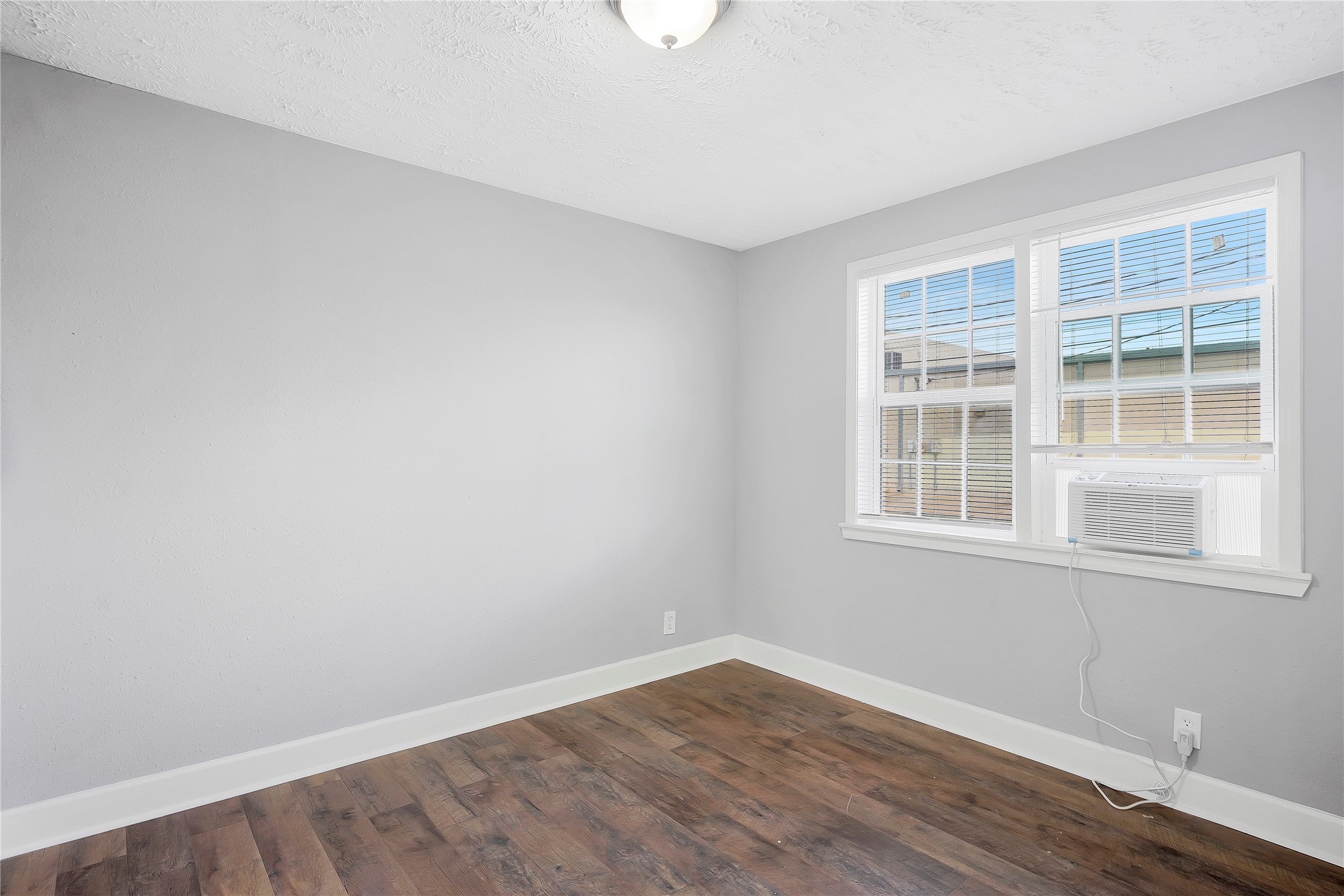 2311 North Louis Street Victoria, TX 77901 - Photo 12 of 21 an empty room with a window
