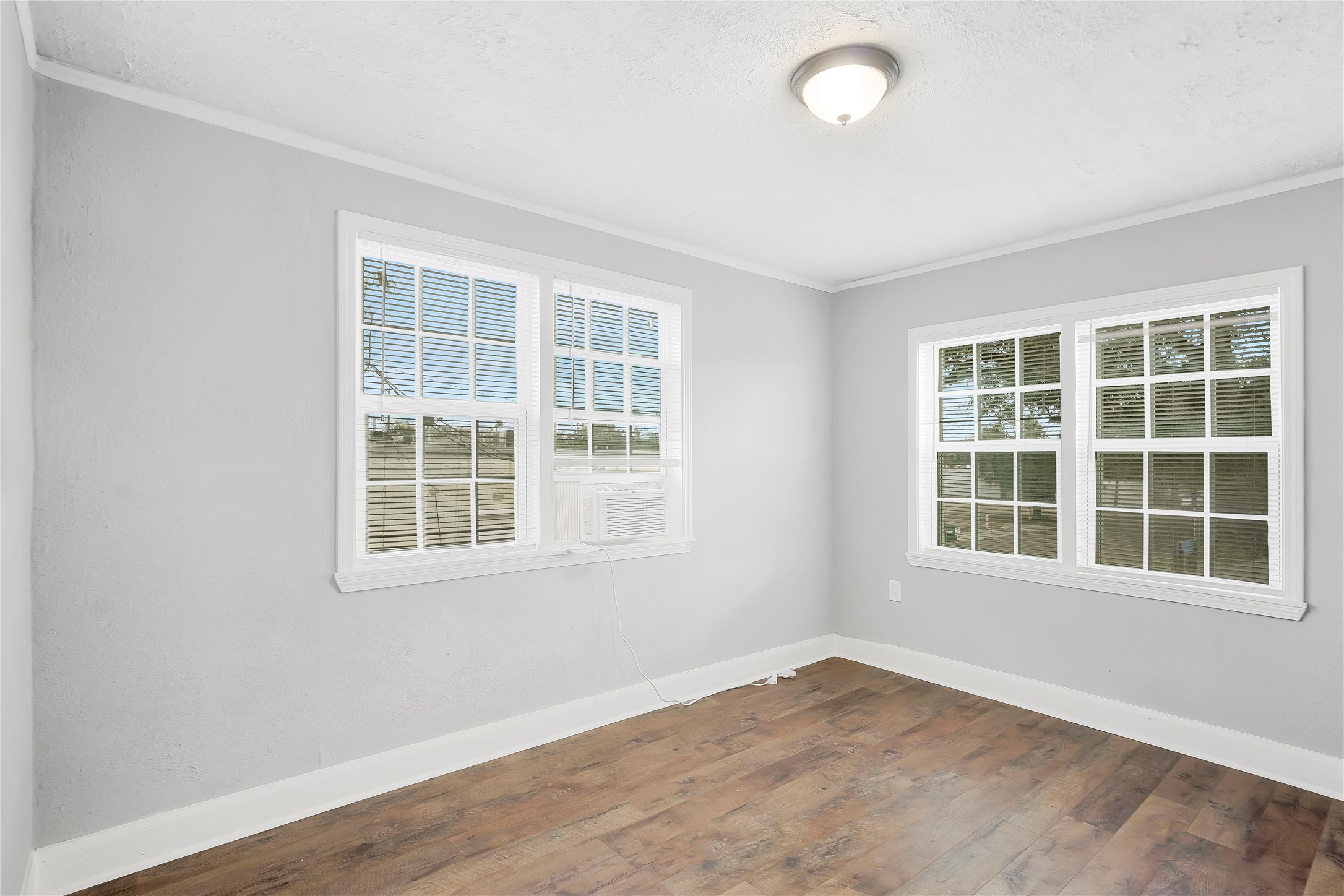2311 North Louis Street Victoria, TX 77901 - Photo 3 of 21 an empty room with a window