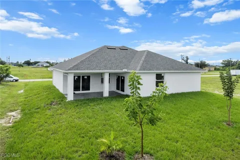 a view of a house with a backyard