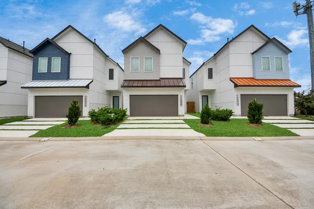 $335,000 | 12806 Cozumel Lane, Houston, TX 77045