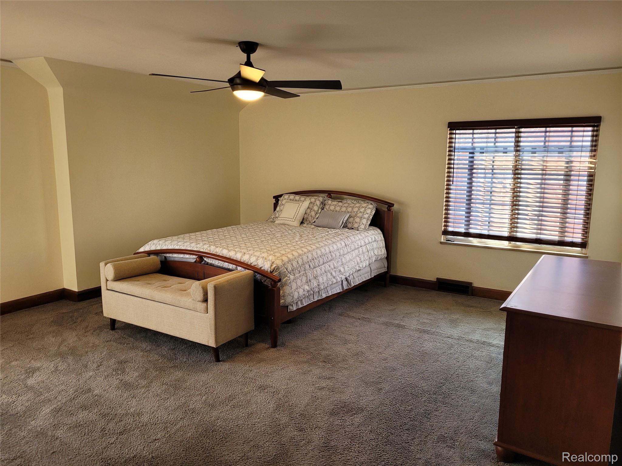 16534 Huntington Road Detroit, MI 48219 - Photo 12 of 20 Master Bedroom