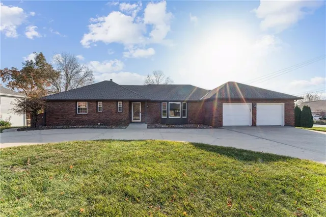$425,000 | 29 Hillcrest Drive, Platte City, MO 64079