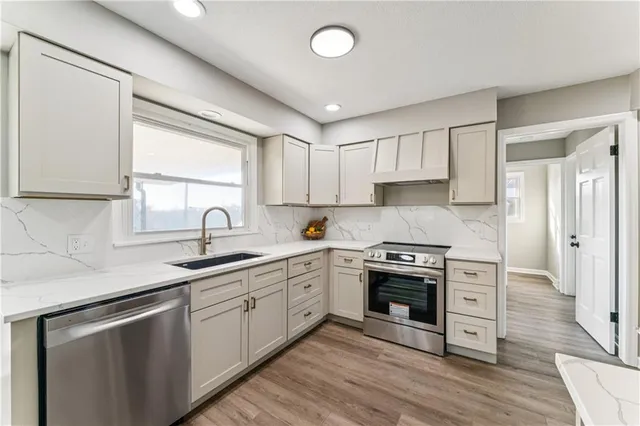 $425,000 | 29 Hillcrest Drive, Platte City, MO 64079