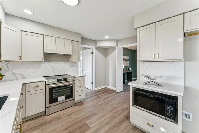 $425,000 | 29 Hillcrest Drive, Platte City, MO 64079