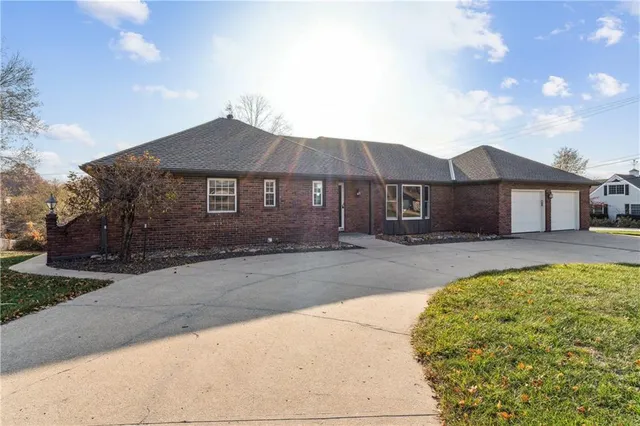 $425,000 | 29 Hillcrest Drive, Platte City, MO 64079
