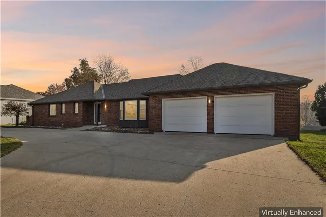 $425,000 | 29 Hillcrest Drive, Platte City, MO 64079
