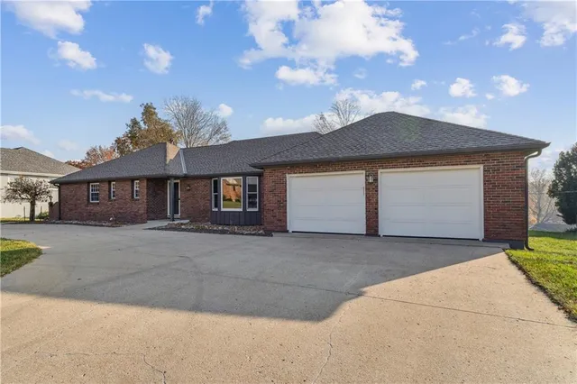 $425,000 | 29 Hillcrest Drive, Platte City, MO 64079