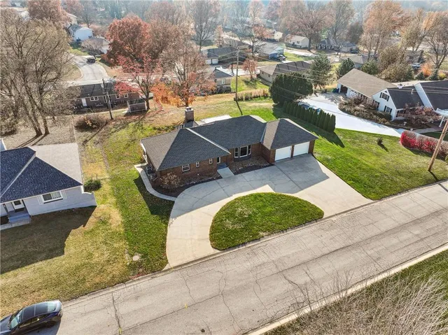 $425,000 | 29 Hillcrest Drive, Platte City, MO 64079